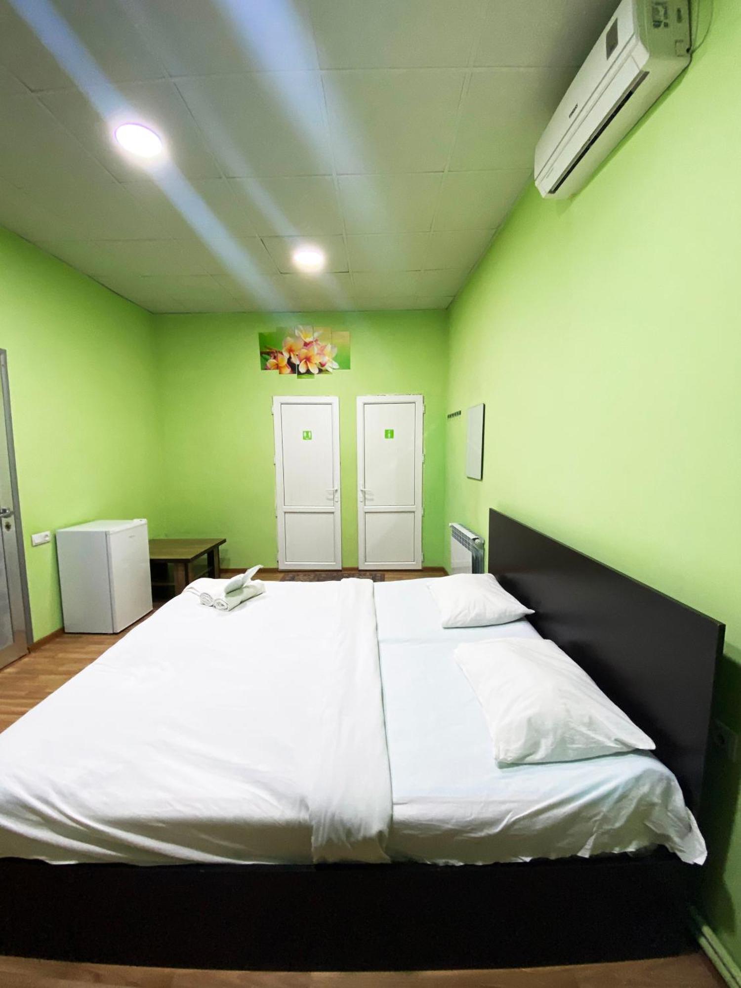 Domino Yerevan Hostel And Hotel Bilik gambar