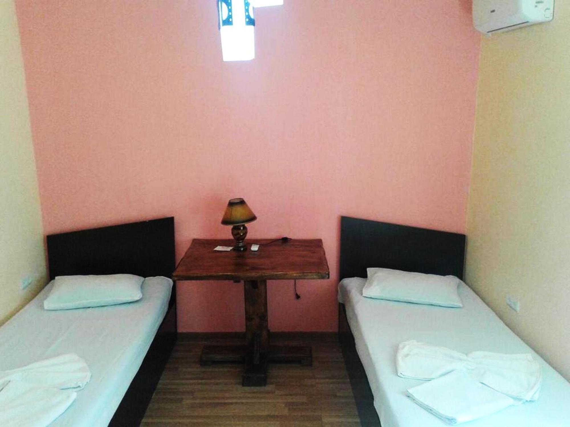 Domino Yerevan Hostel And Hotel Bilik gambar
